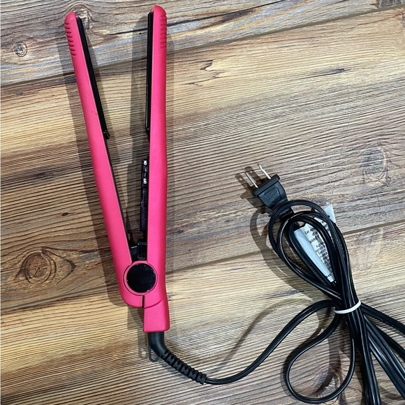 REVLON Flat Iron Straightener 1” RVST2108 Pink Excellent Condition - Picture 3 of 5